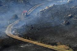 Terreo calcinado tras un incendio en Punta Couso, en Cangas / © Miguel Núñez.