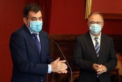 O titular de Cultura, Román Rodríguez, e o alcalde de Santiago, Xosé Sánchez Bugallo.. PEPE FERRIN / Europa Press