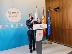 O conselleiro de Facenda, Valeriano Martínez, presenta os orzamentos no Parlamento / Europa Press