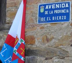 Cartel indicador en Castropodame (O Bierzo). 