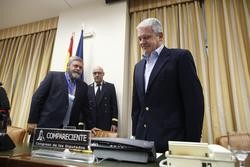 O empresario e expolítico do Partido Popular, Pablo Crespo, antes de comparecer no Congreso dos Deputados en Comisión de Investigación pola presunta financión ilegal do PP. Á súa dereita, o avogado Miguel Durán.. EDUARDO PARRA - EUROPA PRESS - Arquivo / Europa Press