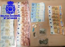 Droga e diñeiro intervidos / POLICÍA NACIONAL-COMISARÍA DE VIGO