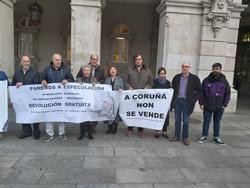 Concentración de Defensa do Común ante o Concello da Coruña contra a venda de parcelas na  Maestranza. BNG / Europa Press