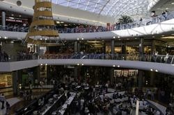 Interior do centro comercial Marineda City, na Coruña. ROBERTO TREVINO - Arquivo