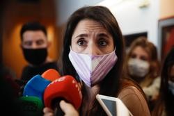 A ministra de Igualdade, Irene Montero, atende aos medios de comunicación antes de manter un encontro cos responsables do Pavón Teatro Kamikaze, en Madrid. Ricardo Rubio - Europa Press