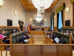 O alcalde de Santiago, Xosé Sánchez Bugallo, preside a xunta de goberno local no Salón de Plenos do Pazo de Raxoi.. CONCELLO / Europa Press