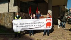 Integrantes da CXT ás portas dos xulgados de Ferrol. CXT / Europa Press