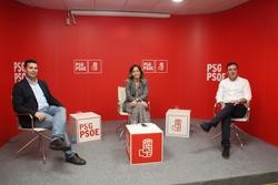 Os anteriores aspirantes á Secretaría Xeral do PSdeG, Gonzalo Caballero e Valentín González Formoso, nun debate con motivo das primarias internas para elixir ao novo líder. PSDEG