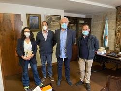 O presidente da Mesa pola Normalización Lingüística, Marcos Maceira, a secretaria xeral, Celia Armas, co presidente da Real Academia Galega (RAG), Víctor F. Freixanes, e co vicesecretario, Xosé Henrique Monteagudo.. A MESA / Europa Press
