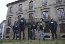 Activistas e militantes do BNG condenados a pagar 180 euros pola protesta realizada na Casa Cornide para pedir a súa devolución / M. DYLAN - Arquivo.