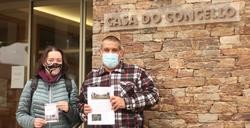 Veciños de Carral entregan firmas contra granxas peleteras no municipio. FUNDACIÓN FRANZ WEBER / Europa Press