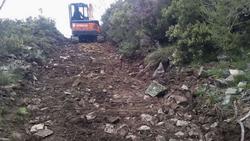 Pista aberta en pleno corazón dos Ancares con maquinaria pesada nunha zona ecolóxica protexida / LX