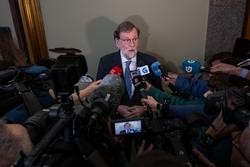 O expresidente do Goberno Mariano Rajoy atende aos medios na inauguración do acto de homenaxe 