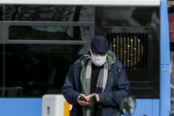 Un home con máscara nunha rúa. Ricardo Rubio - Europa Press - Arquivo