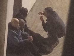 Consumo de drogas na vía pública do barrio coruñés do Castrillón/Imaxe cedida polos veciños