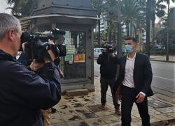 O futbolista Santi Mina accede á Audiencia Provincial de Almería acusado dun delito de agresión sexual.