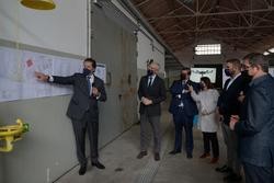 O conselleiro de Economía, Francisco Conde, e o reitor da UDC, Xullo Abalde, visitan as instalacións que albergarán o proxecto Galaxy-Lab. XUNTA / Europa Press