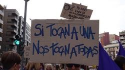 Pancarta nunha manifestación feminista, 8M / nuevecuatrouno.com