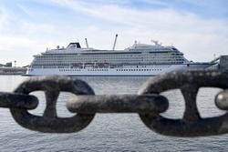 Un cruceiro con turistas no peirao de transatlánticos da Coruña / M. Dylan - Europa Press.
