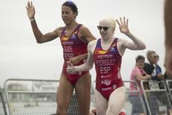  A triatleta paralímpica española Susana Rodríguez, xunto ao seu guía Paula García /  CPE - Arquivo