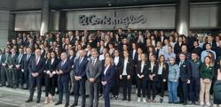 Foto de familia do Corte Inglés en Santiago de Compostela / Europa Press