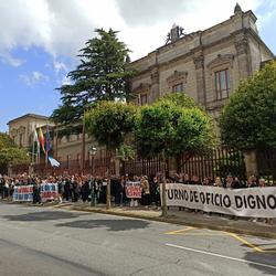 Protesta de avogados da quenda de oficio ante o Parlamento / Europa Press