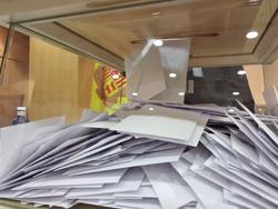 Urna cunha chea de papeletas de votación / EUROPA PRESS - Arquivo 