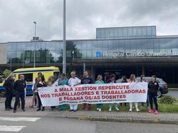Protesta de médicos internistas no CHUS.