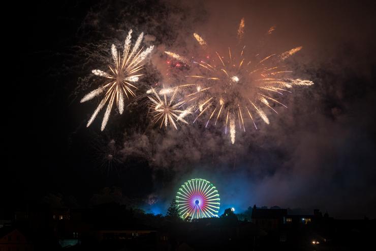 Vista de fogos artificiais durante os Lumes do Apóstolo nas Festas do Apóstolo Santiago 2022 / César Argina - Europa Press 