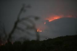 Un incendio forestal en Lugo / Carlos Castro - Arquivo