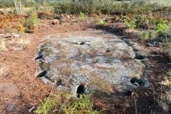 Círculo lítico e cabana alongada prehistórica tipo ‘longhouse’, única en Europa, en Adai, Lugo / LX