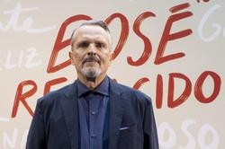 O cantante Miguel Bosé pousa á súa chegada á presentación da produción Bosé Renacido? de Movistar Plus+, na XV edición do Festival de Televisión FesTVal de Vitoria, a 5 de setembro de 2023, en Vitoria- Gasteiz, Áraba, País Vasco (É. Iñaki Berasaluce - Europa Press - Arquivo / Europa Press