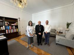 O arcebispo de Santiago, Francisco José Prieto, con integrantes de Queremos Galego / Queremos Galego