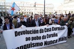 Marcha pola devolución da Casa Cornide / M. Dylan - Arquivo