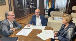 O subdelegado do Goberno en Pontevedra, Abel Losada, co director provincial da Tesouraría Xeral da Seguridade Social, Juan Herrera.. SUBDELEGACIÓN DO GOBERNO PONTEVEDRA / Europa Press