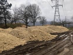 Veciños do barrio vigués de Cabral alertan de recheos de grava no monte de Cotogrande sen constancia de licenza/ AVEECA 