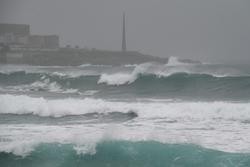 Vista da ondada da praia de Riazor, a 22 de xaneiro de 2024, A Coruña. M. Dylan - Europa Press