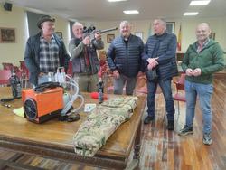 Presentación en Covelo da escopeta de bólas biocidas para combater á velutina. CONCELLO DE COVELO / Europa Press