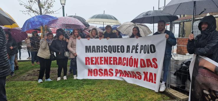 Concentración de mariscadores en Ribeira / APDR