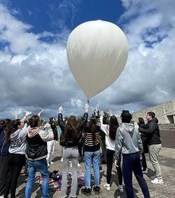 Seis centros galegos lanzan a cápsula estratosférica MarumaSat V para medir a velocidade do son. XUNTA / Europa Press