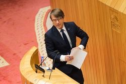 O conselleiro de Facenda, Miguel Corgos, no Parlamento / DAVID CABEZÓN - Arquivo 