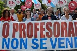 Protesta da CIG-Ensino co seu secretario nacional, Suso Bermello, ante a Xunta en San Caetano.. CIG