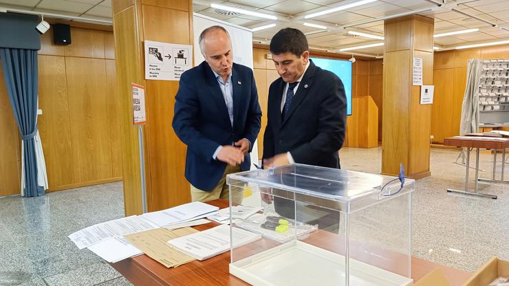 O delegado do Goberno en Galicia, Pedro Blanco, presenta na Coruña os materiais que haberá nos centros de votación nas eleccións ao Parlamento Europeo / DELEGACIÓN DO GOBERNO / Europa Press