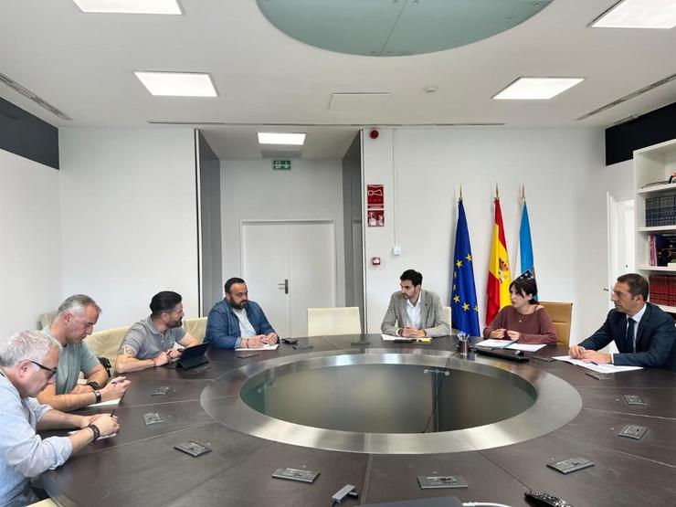 Reunión de conselleira de Economía e Industria, María Jesús Lorenzana, e o conselleiro do Mar, Alfonso Villares, con representantes de CC.OO. Para abordar o futuro desenvolvemento da eólica mariña.. XUNTA / Europa Press