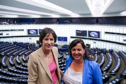 A portavoz nacional do BNG, Ana Pontón, e a eurodeputada do BNG, Ana Miranda, no Parlamento Europeo en Estrasburgo / BNG