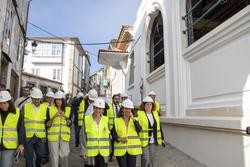 A ministra de Vivenda, Isabel Rodríguez, nunha visita a Betanzos (A Coruña) en compañía da conselleira de Vivenda da Xunta, María Martínez Allegue, e da alcaldesa do municipio, María Barral / MINISTERIO DE VIVENDA