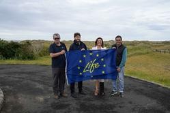 A conselleira de Medio Ambiente e Cambio Climático, Anxos Vázquez, visita a praia de Barrañán onde se acometerán actuacións de restauración ambiental. MONCHO FONTES / Europa Press