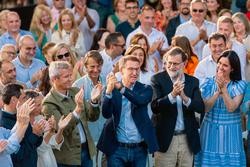 Arquivo - (I-D) O presidente da Xunta, Alfnso Rueda; o presidente do PP, Alberto Núñez Feijóo, e o expresidente do Goberno, Mariano Rajoy, durante a inauguración do curso político no Castelo de Soutomaior, a 27 de agosto de 2023, en Ponteve. Agostime - Europa Press - Arquivo / Europa Press