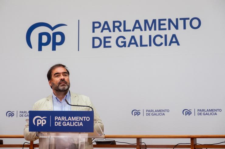 Alberto Pazos nunha rolda de prensa no Parlamento. PPDEG / Europa Press