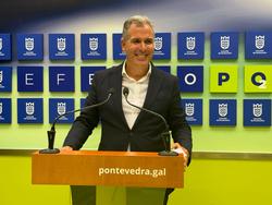 O presidente do PP local de Pontevedra, Rafa Domínguez, en rolda de prensa.. PP / Europa Press